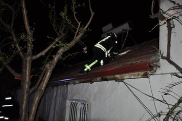 Son dakika haberleri | Odunlukta çıkan yangın eve sıçramadan söndürüldü