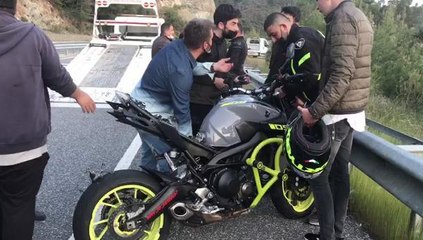 Kontrolden çıkan yarış motosikleti bariyerlere çarptı: 2 ölü