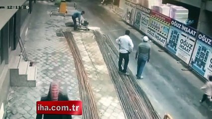 Anne, kızını ölümden saniyelerle kurtardı