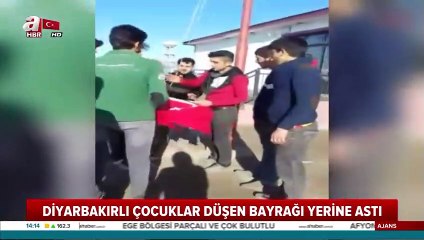 Diyarbakırlı çocuklar yere düşen Türk bayrağını...