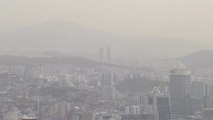 [날씨] 전국 뒤덮은 황사, 곳곳 미세먼지 특보...내일 회복 / YTN