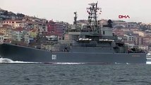 Rus savaş gemileri peş peşe İstanbul Boğazı'ndan geçti