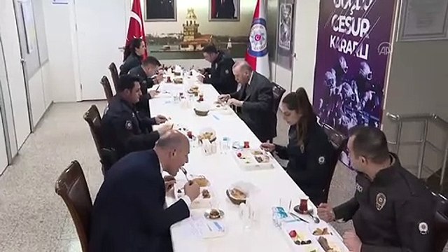 Cumhurbaşkanı Erdoğan, Çengelköy Polis Merkezi'nde iftar yaptı