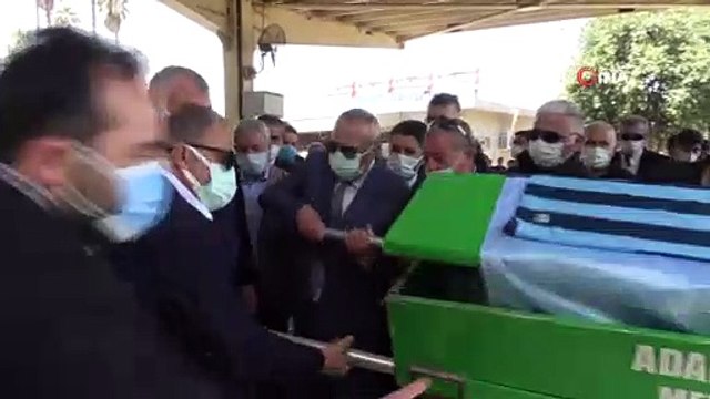 Taşıdığı tabutun direği elinde kalınca Fatih Terim şaşkınlık yaşadı