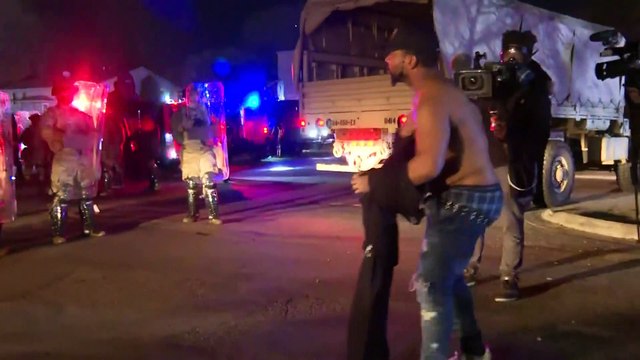 US protests over police shootings continue in Minneapolis and Chicago