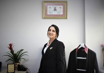 Üniversite hastanesinde hemşireydi, şimdi aynı üniversitenin avukatı oldu