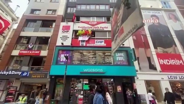 CHP'nin afişi firar etti: Polis geldi, 128 milyar dolar havaya uçtu