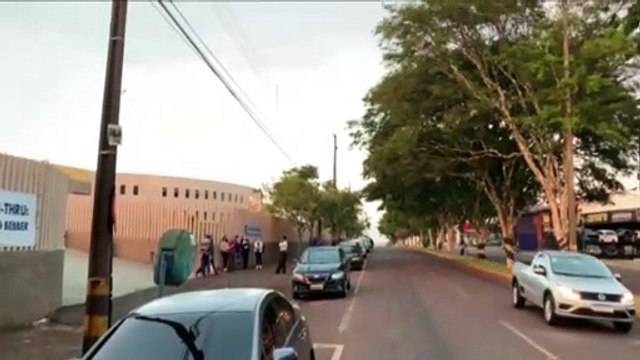 Com retomada da vacinação, idosos de 64 anos amanhecem no drive-thru do Centro de Vacinação