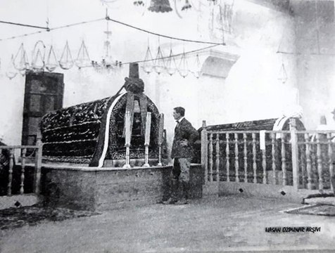 Prens Pihilip'in babası bundan 100 yıl önce Afyon'daki türbeye çizmeleriyle girmiş