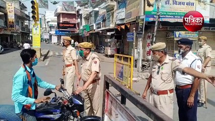 VIDEO : वीकेंड कफ्र्यू पर पुलिस सख्त, बेवजह घर से निकलते ही होगा चालान, पड़ेंगे डंडे...