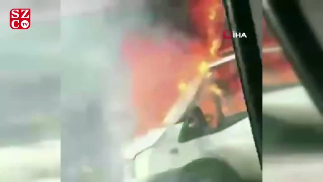 Seyir halindeki kamyonet alev alev yandı