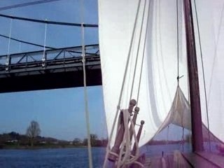 Passage sous le pont de Langeais