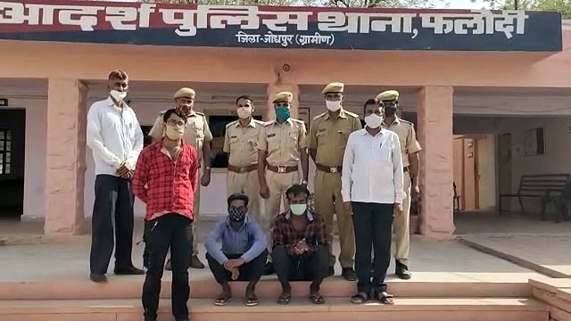 हत्या के आरोप में फरार पिता-पुत्र गिरफ्तार