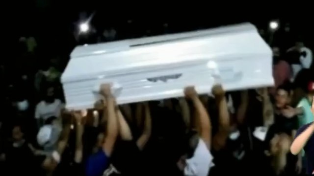 Con ataúd en mano, personas protagonizaron aglomeración en Antioquia