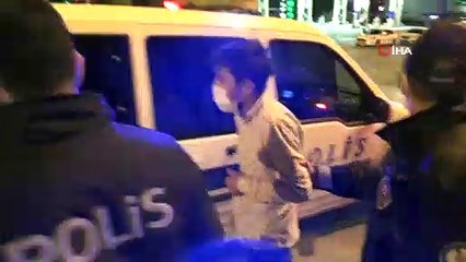 Kısıtlama saatinde durdurulan şüpheli araçtan çıkanlar pes dedirtti