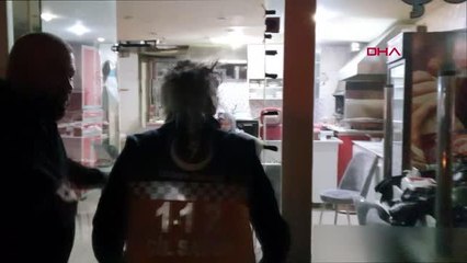 UZAKLAŞTIRMA KARARI ALDIRDIĞI ESKİ EŞİ TARAFINDAN İFTAR YEMEĞİNDE BIÇAKLANDI