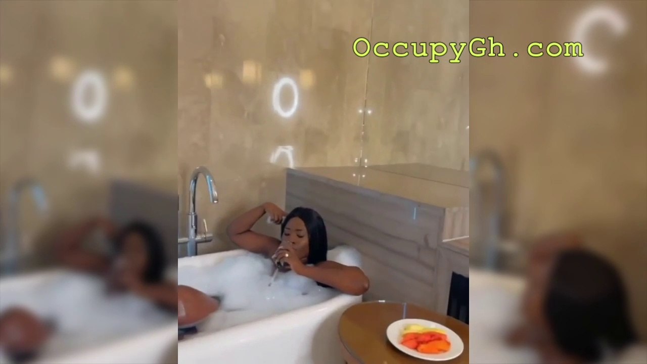Fella Makafui Bathing Naket Surfaces Online