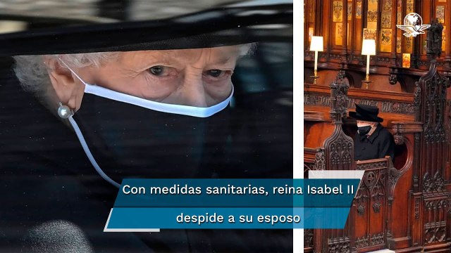Sola, de negro y con cubrebocas, la reina Isabel II despide al príncipe Felipe