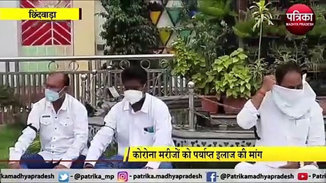 कोरोना मरीजों के इलाज के अभाव का मुद्दा : गांधी प्रतिमा के सामने अनिश्चितकालीन धरने पर बैठे कांग्रेस विधायक