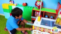 Ryan Pretend Play With Box Fort Vending Machine Snacks Toys!!!