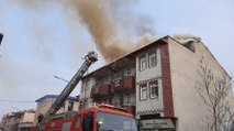 Bursa’da 4 katlı apartmanda yangın
