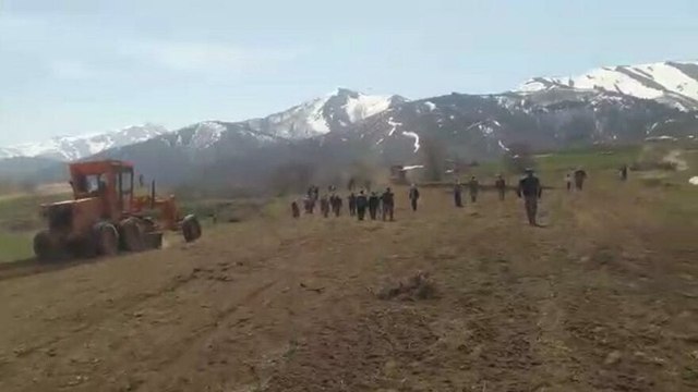 Tapulu arazilerine iş makineleri giren köylüler isyan etti