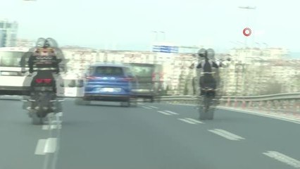 E-5'i boş buldular, motosikletleri ile şov yaptılar