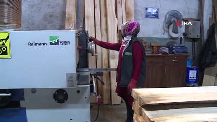 9 yıllık marangoz ustası kadın erkeklere taş çıkartıyor