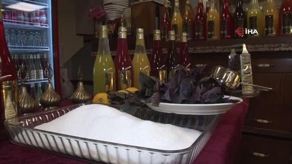 Kadıköy'de 600 yıllık tarifleri tercüme ettirdi, 48 çeşit şerbet üretti