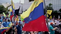 Los sanitarios de Venezuela exigen a Maduro 