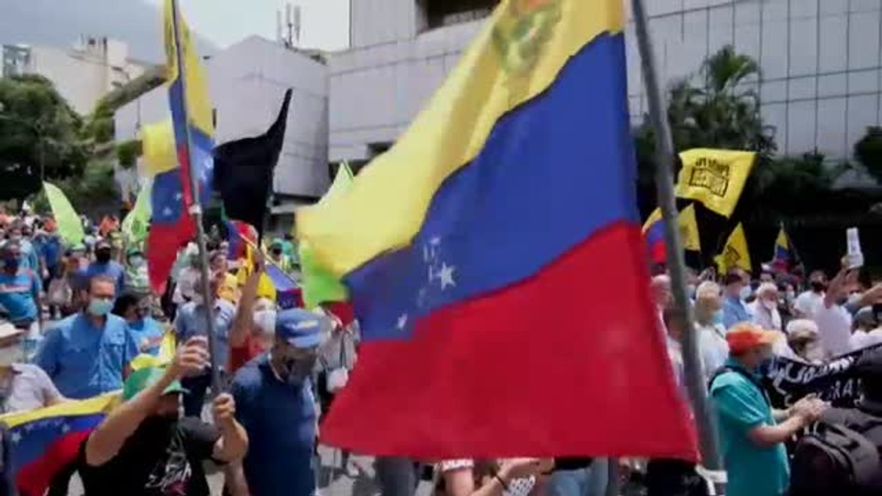 Los sanitarios de Venezuela exigen a Maduro "Vacunas para todos"