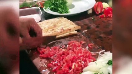 Adana'nın meşhur kebapçısından kebap şov