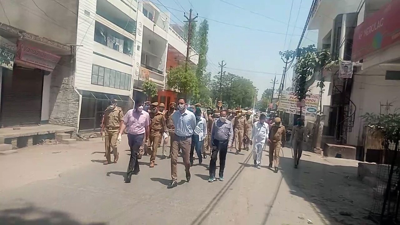 एसपी व जिलाधिकारी हरदोई ने 35 घंटे के लॉक डाउन की व्यवस्था का लिया जायजा
