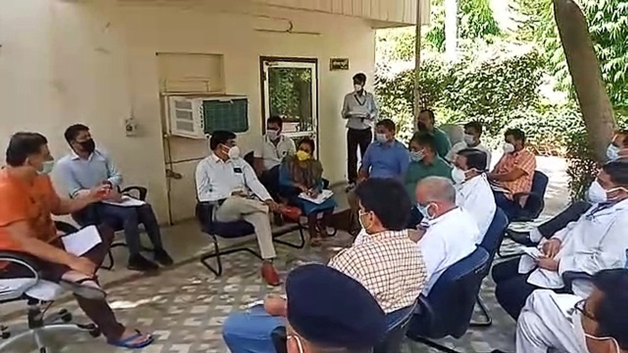 आपात बैठक: नया कोविड केयर सेंटर बनेगा, डोर टू डोर होगा सर्वे