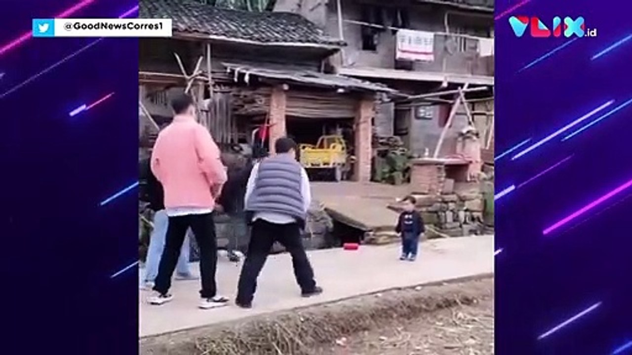 Anak Kecil Ini 'Adu Joget' dengan 3 Pria Dewasa