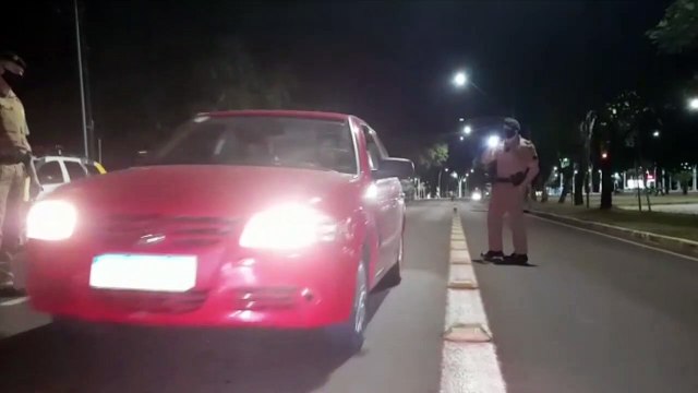 Nova fiscalização da Transitar apreende 6 veículos na Avenida Brasil, próximo à Praça da Bíblia neste sábado