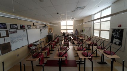 US COVID-19: Parents threaten to sue officials over schools' closure