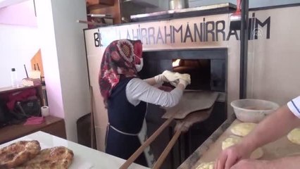 Ramazanda sıcak pideler İmren ustadan