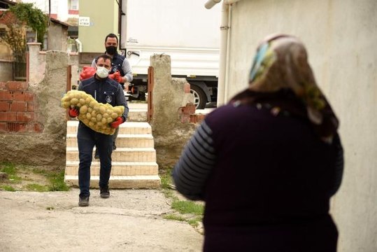 Çorum Belediyesi'nden patates ve soğan dağıtımına destek