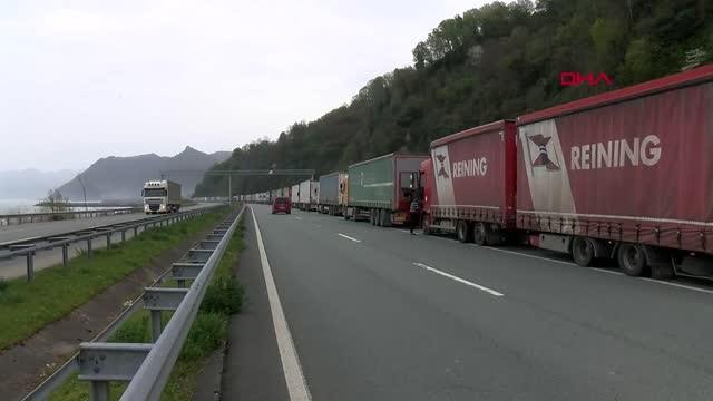 SARP SINIR KAPISI'NDA TIR KUYRUĞU