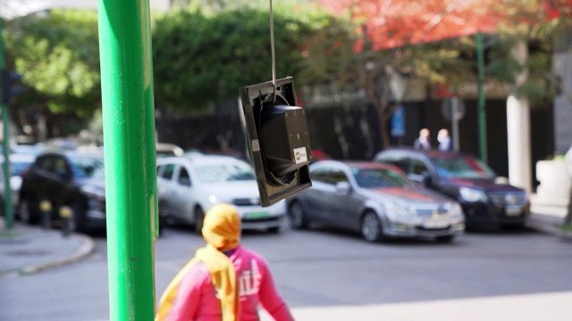 طرقات متعبة وشوارع مظلمة ومشاريع معلقة.. بيروت نموذج عن لبنان الغارق في العجز