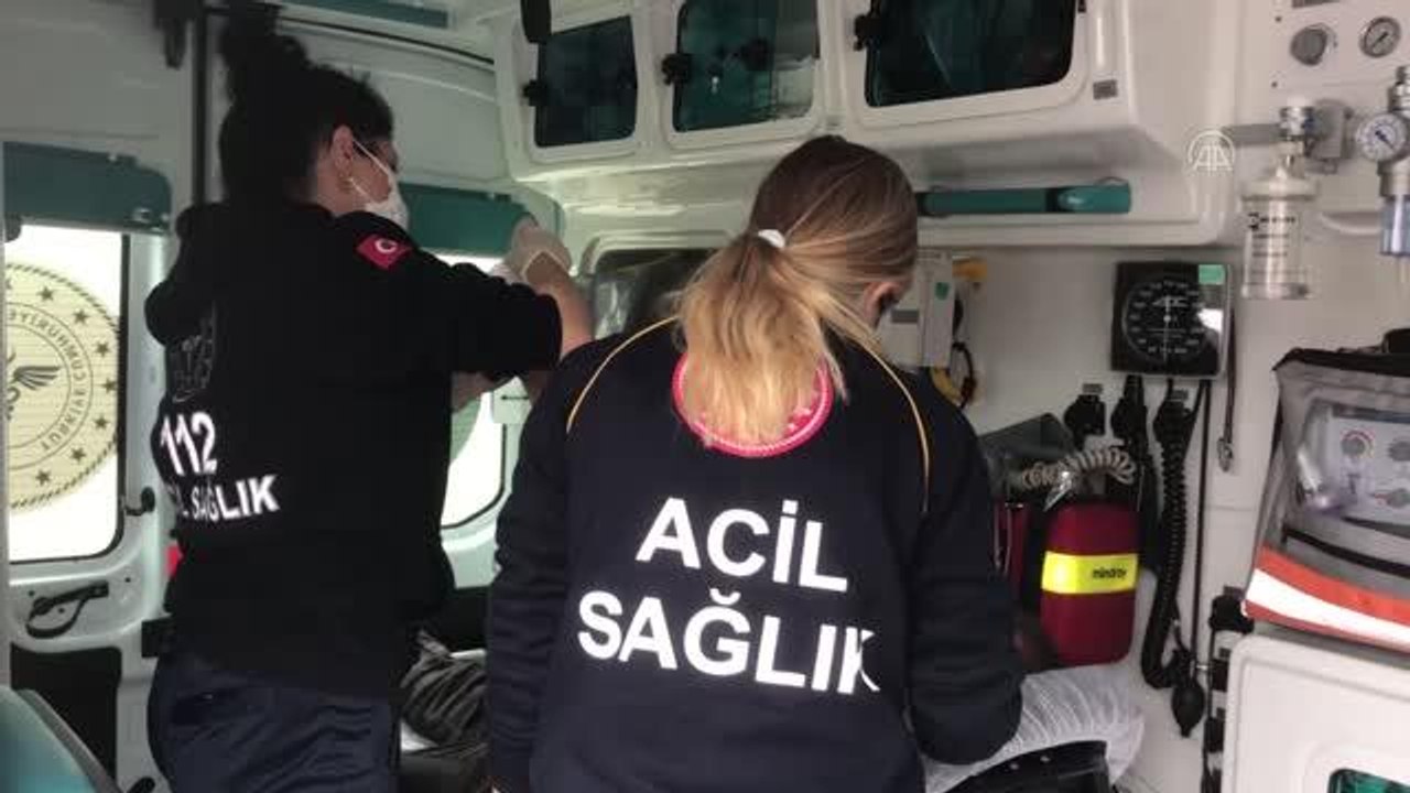 Son dakika haberleri... KIRIKKALE - Polis merkezi önündeki bıçaklı kavgada polis, bekçi ve 2 kişi yaralandı
