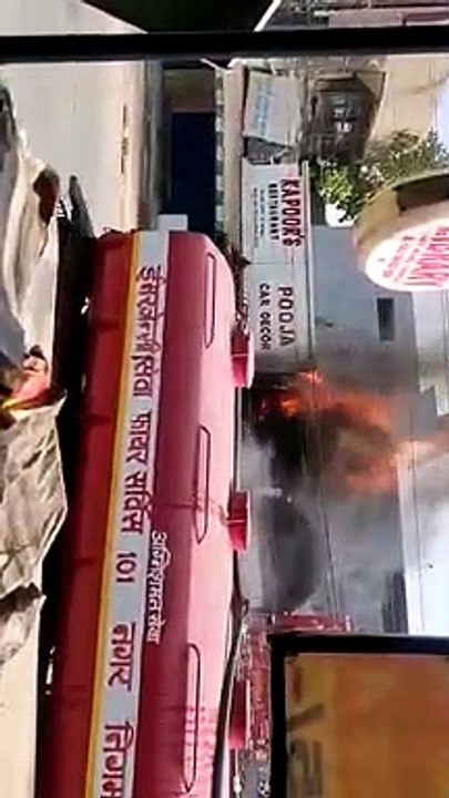 इंदौर के कार डेकॉर शॉप में लगी भीषण आग, मौके पर...