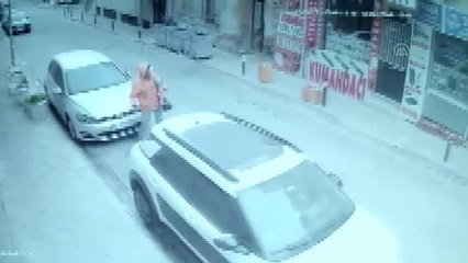 Kundaklanan dükkanda çıkan yangın söndürüldü