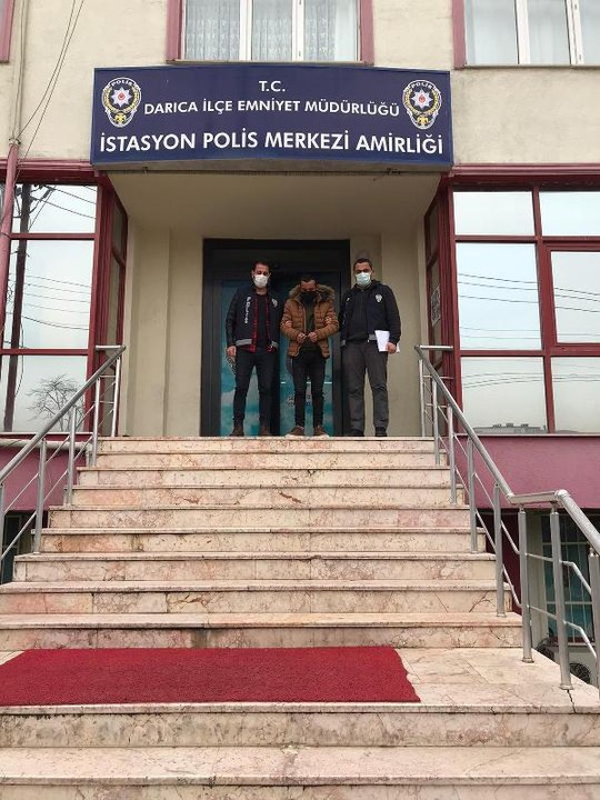 SANATÇININ ATÖLYESİNDEN 650 BİN TL'LİK ÇİNİLERİ ÇALAN HIRSIZ YAKALANDI