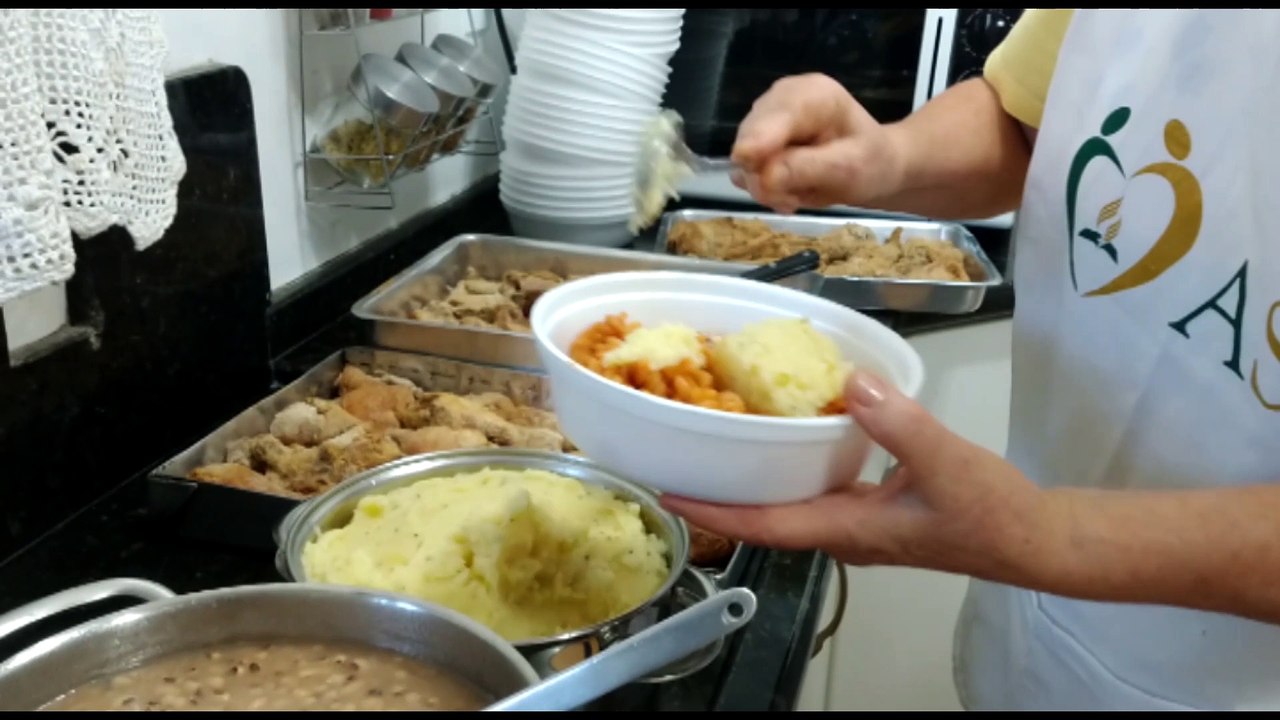 Marmitas quentinhas com sabor de amor, experimente!