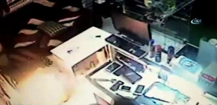 Tamir ettiği tablet elinde patladı