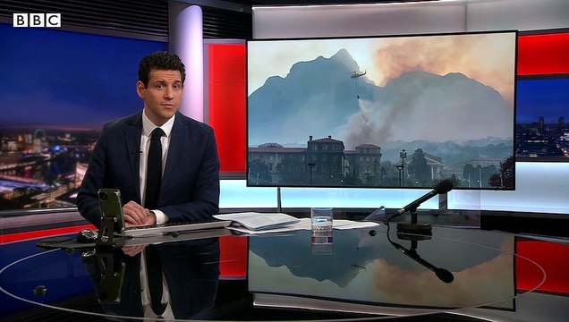 Students are evacuated as fire sweeps through the campus of Cape Town University