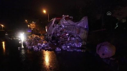 Tırın beton mikserine çarpması sonucu hasar meydana geldi