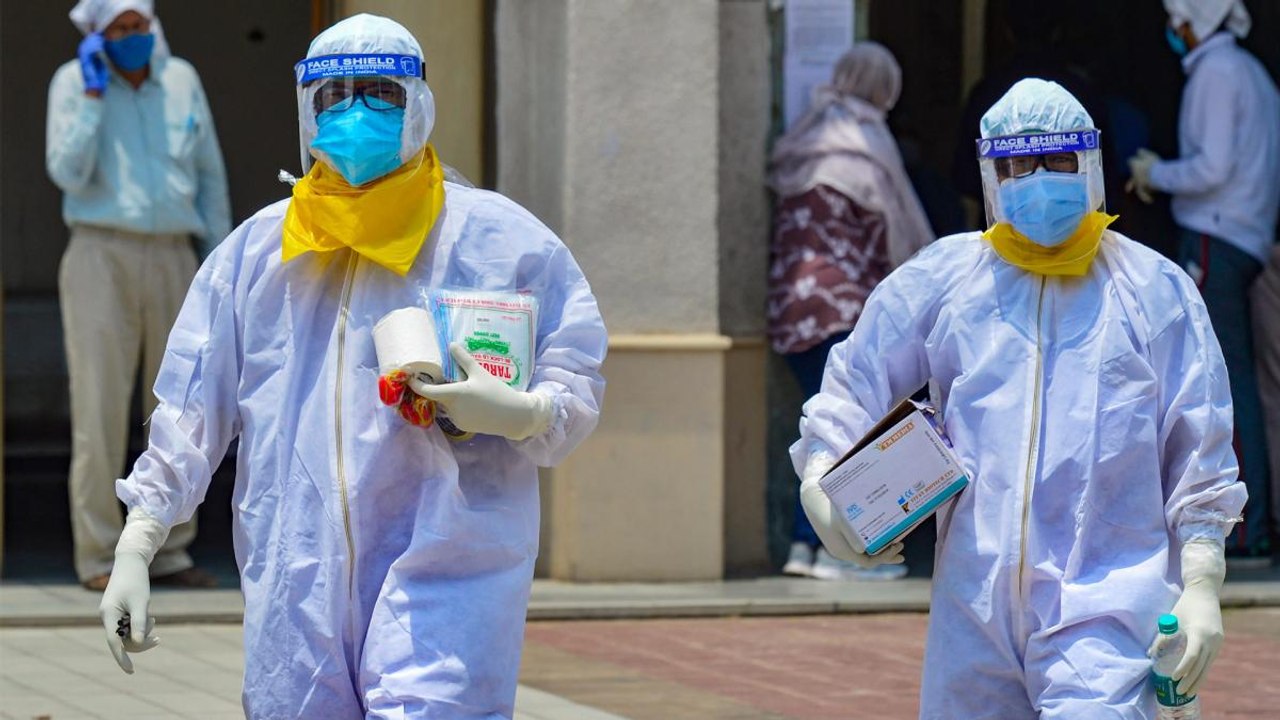 2.61 lakh Covid-19 cases is India's biggest daily spike